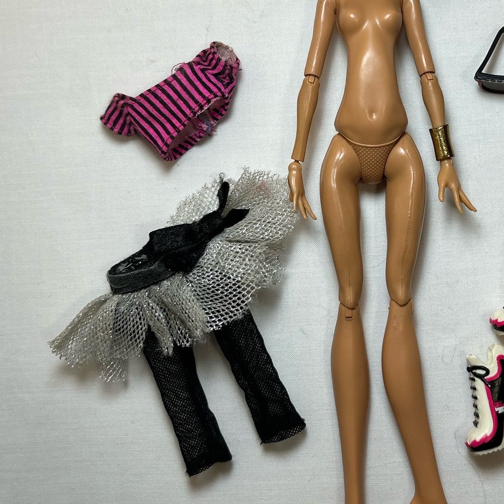 Cleo De Nile Monster High Fashion Doll - Picture 5 of 13